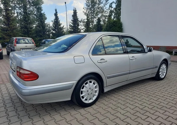 Mercedes-Benz Klasa E cena 9900 przebieg: 222000, rok produkcji 1999 z Leżajsk małe 232